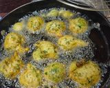 A picture of step 2 of Methi gota.