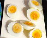 Foto del paso 1 de la receta: Huevos rellenos con atún