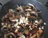 Foto del paso 3 de la receta: Tallarines con salsa de champis