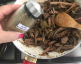 Foto del paso 3 de la receta: Carne de asado especiada en salsa de tomates frescos