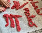 Foto del paso 5 de la receta Galletas de mantequilla para la `Red Party’ de la guardería de Mateo