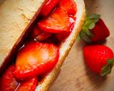 Hình bước làm 2 của món 💚 Bánh Mì Kẹp Dâu Tây