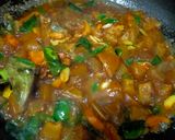 Foto langkah ke 5 dari resep Oseng Kikil Sapi.