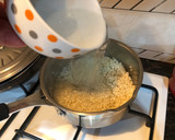 Foto del paso 3 de la receta: Plato combinado arroz blanco tomate, huevo frito y chuletas en salsa de almendra
