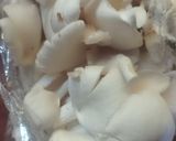 Foto langkah ke 1 dari resep Tumis jamur tiram pedas.