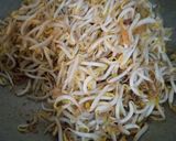 Foto langkah ke 2 dari resep Tumis Tauge Ikan Asin.
