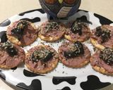 Foto del paso 1 de la receta: Crackers de Picadillo de Carne con Aceitunas Negras Especiadas en un brote de Anciedad (Fácil)