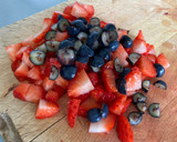 Foto del paso 8 de la receta: Helado de frutas del bosque con yogur (sin heladera)