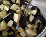 Foto del paso 2 de la receta: Salteado de berenjenas picantes