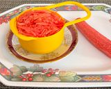 A picture of step 1 of Red Carrot Lassi.
