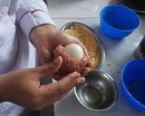 Foto langkah ke 3 dari resep Scotch Egg.