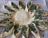 Foto del paso 2 de la receta: Sol de hojaldre de espinacas y queso
