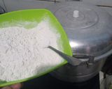 Foto langkah ke 1 dari resep Kue putu dengan cetakan.
