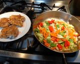 Foto del paso 2 de la receta: Muslos de pollo estofados al curry