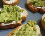 Foto del paso 4 de la receta: Tostas de aguacate con Philadelphia