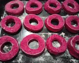 Foto langkah ke 4 dari resep Donat Buah Naga.