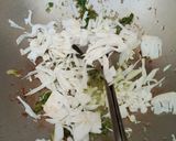 Foto langkah ke 3 dari resep Nasi goreng cabe hijau.