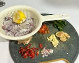 Foto langkah ke 1 dari resep Cumi Hitam Asam Manis.