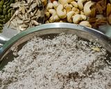 बिना मावा के सूखे नारियल का मलाईदार लड्डू (Creamy Dry Coconut Laddu without mawa) रेसिपी चरण 3 फोटो