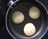 Hình bước làm 2 của món Bông lan áp chảo - bé ăn dặm