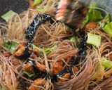 Gambar langkah 4 resipi Bihun Goreng Kicap.