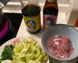 รูปขั้นตอนการทำที่ 1 ของ ผัดพริกหยวกใส่หมู