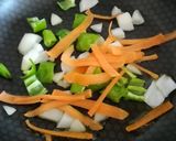 Foto del paso 1 de la receta: Gulas con verduritas a la soja y huevo