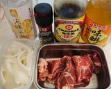 黑胡椒洋蔥炒豬肉(在冰箱裡謎食#27)的食譜步驟1照片
