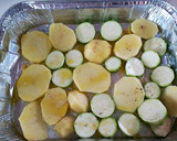 Foto del paso 1 de la receta: Lubina con patatas y calabacín