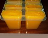 A picture of step 3 of Mango popsicles.