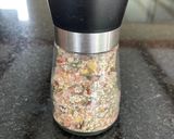 Foto del paso 1 de la receta: Sal especiada para molinillo