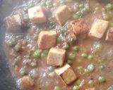 A picture of step 3 of Matar paneer.