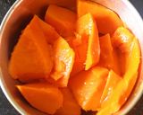 A picture of step 1 of Apricot mango drink.