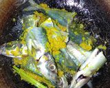 Foto langkah ke 4 dari resep Ikan Lajang bumbu kuning.
