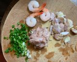 รูปขั้นตอนการทำที่ 1 ของ ข้าวผัดน้ำพริกเผากุ้งใส่หมูสับกับไข่เค็ม