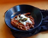 Foto del passaggio 10 della ricetta Trofie di farro ai due pesti,burrata e basilico fritto