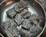 ડ્રેગન ફ્રૂટ મિલ્કશેક (Dragon Fruit Milkshake Recipe in Gujarati) રેસીપી સ્ટેપ1ફોટો
