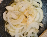 Foto del paso 2 de la receta: Solomillo de cerdo encebollados con pimiento italiano