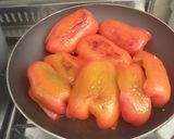 Foto del passaggio 1 della ricetta Peperoni ripieni vegetariani in padella