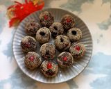A picture of step 3 of Makhana Chocolate laddu.