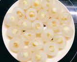 Hình bước làm 2 của món Chè hạt sen long nhãn