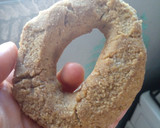 Foto del paso 2 de la receta: Falso Bagel de dos ingredientes (garbanzo y kéfir)