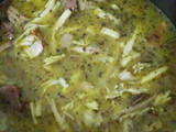 Polenta de harina de maíz con 1/2 pechuga de pollo asado y algo +