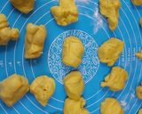 Foto langkah ke 2 dari resep Roti Sisir Labu Kuning Empuk.
