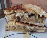 Foto del paso 7 de la receta: Sándwich🥙🍆🍯 de berenjenas tatemadas, cebolla, queso y salsa de garbanzos🌮🌯🧆