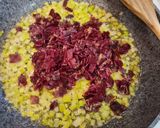 Foto del paso 2 de la receta Croquetas de cecina y puerros