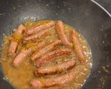 Foto del paso 3 de la receta: Tapa de salchichas encebolladas