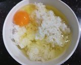 Hình bước làm 1 của món Cơm chiên lòng trắng trứng