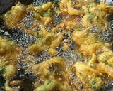 A picture of step 2 of Mix Sabzi pakorey.