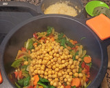 Foto del paso 4 de la receta: Salteado de garbanzos con verduras